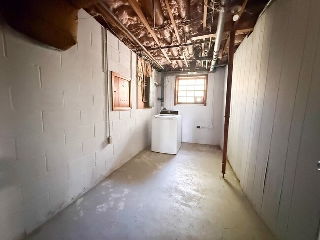 Building Photo - Updated 3-Bedroom with Bonus Room, Deck & Screened-In Porch