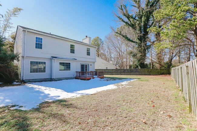 Building Photo - Spacious 4BR Home with a Fenced Yard & Jetted Tub