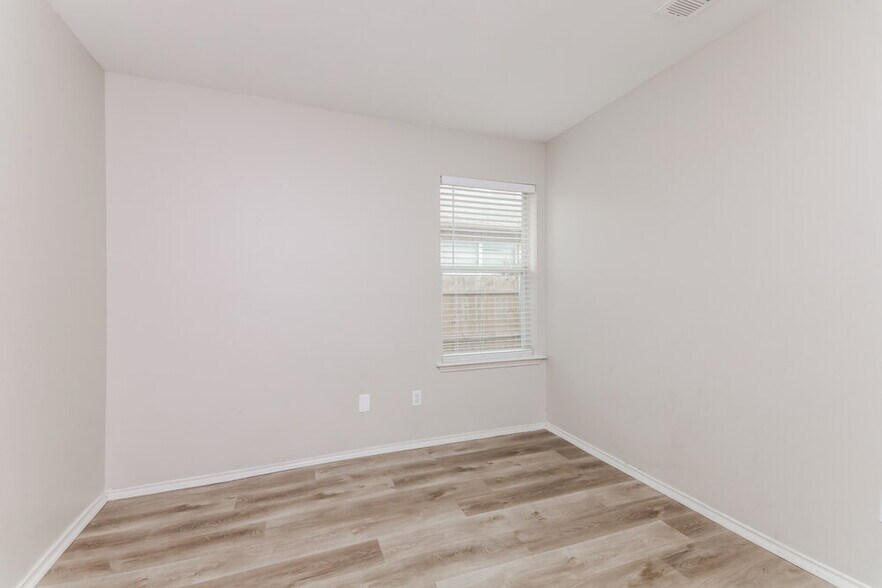 Building Photo - 708 Mackenzi Dr