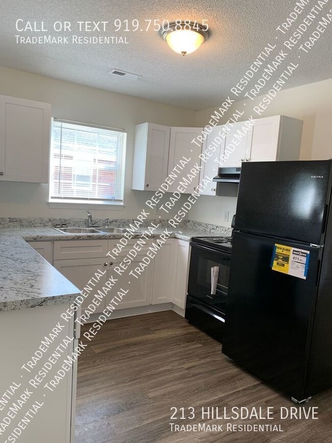 Building Photo - 213 Hillsdale Dr