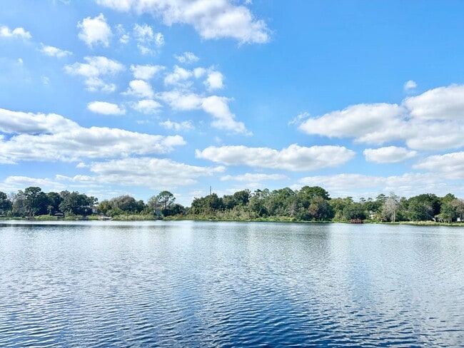 Building Photo - Amazing Dream Home with Water View and Pri...