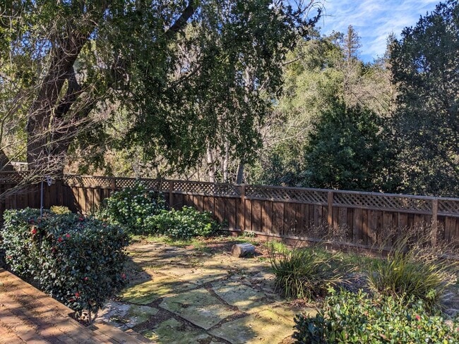 Building Photo - Stunning 1-bed, 1-bath Detached Cottage in...
