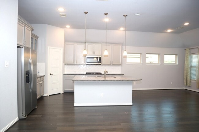 Building Photo - 4553 New Country Dr