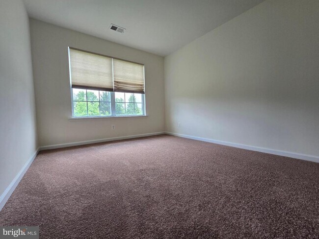 Building Photo - 173 Heartleaf Ln