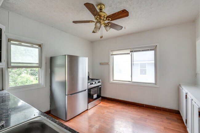 Building Photo - 2118 Denison Ave