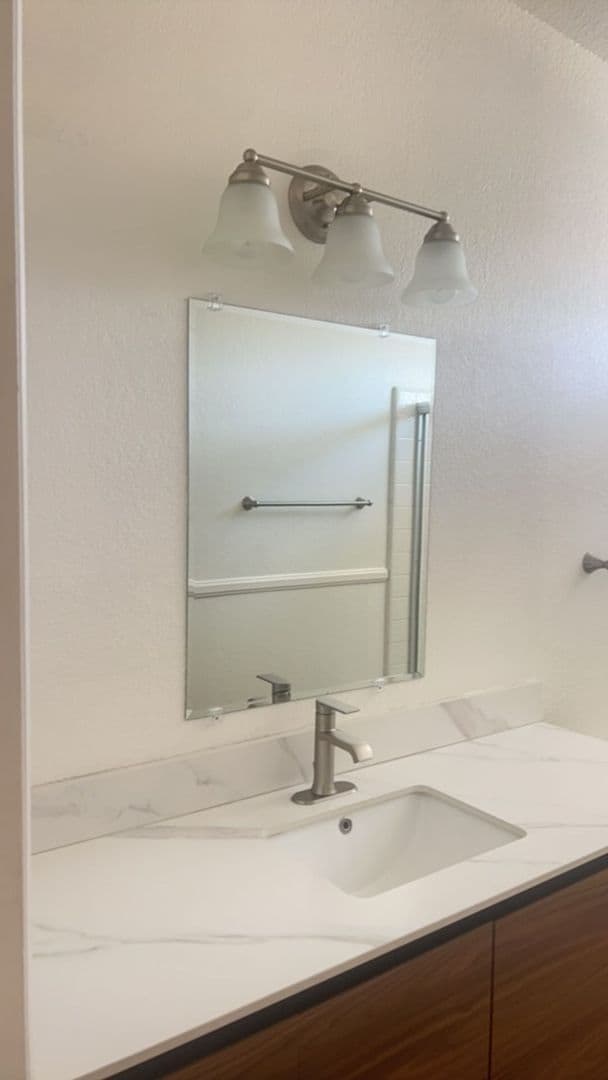 Building Photo - Available Now….large 4 bedroom in Vista, w...