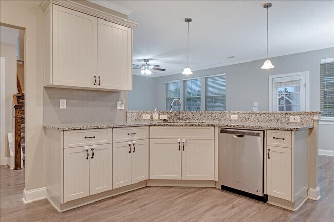 Building Photo - 5121 Heathbrook Dr