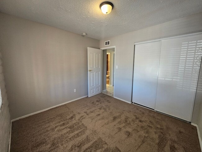 Building Photo - Lock in ($1850) off March 2026  if you move-in by Janaury 31st