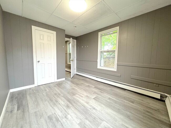 Building Photo - 332 Kimball St