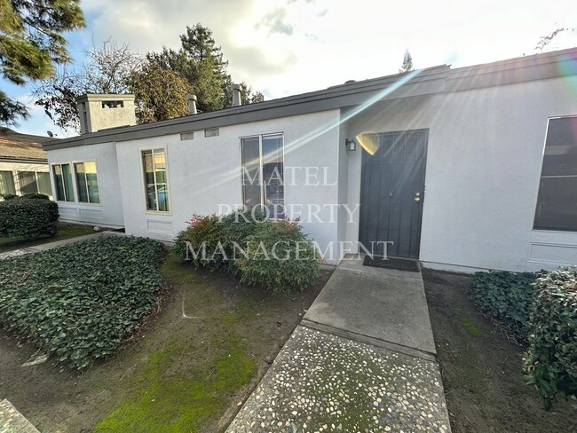 Building Photo - FLO1313