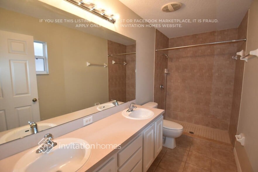 Building Photo - 11609 Lake Dr