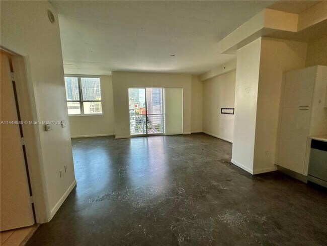 Building Photo - 1 bedroom in Miami FL 33132