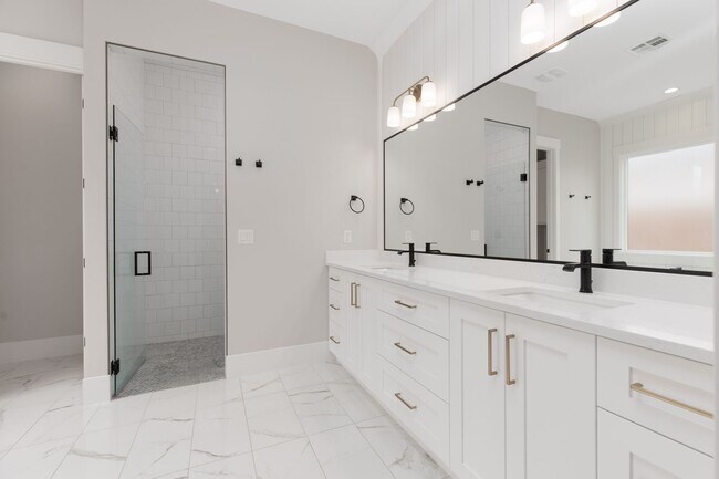 Building Photo - Wonderful 5 bedroom 4 bath home built by New Trend Construction