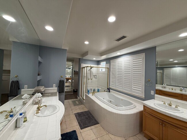 Building Photo - Lovely home in desirable Moorpark neighborhood