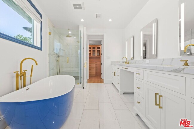 Building Photo - 1153 S Clark Dr