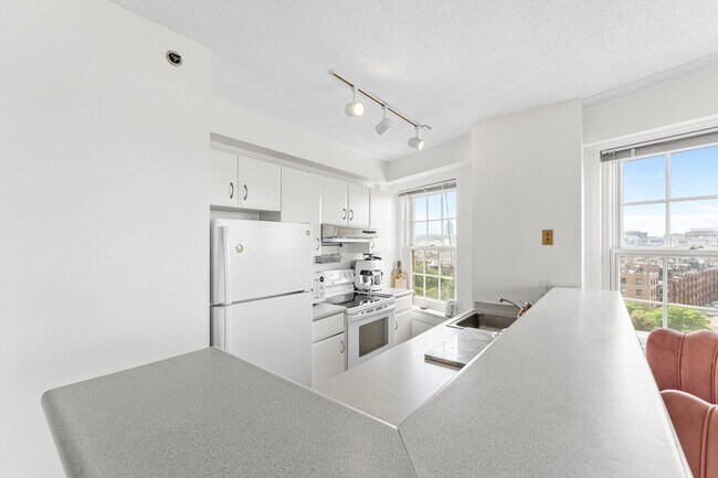 Building Photo - 534 Beacon St