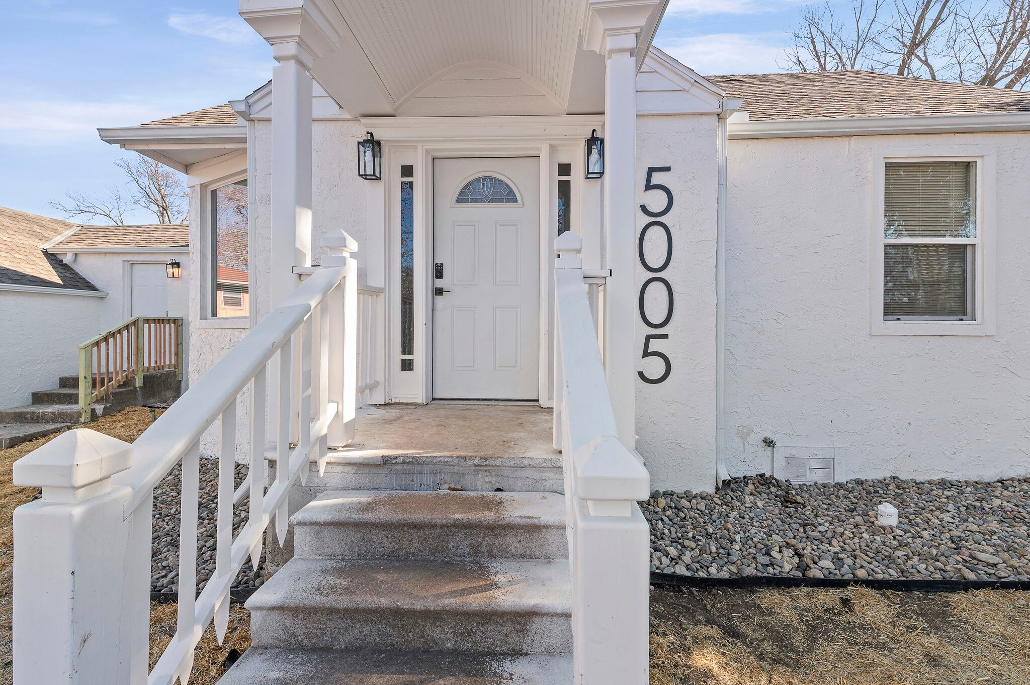 Building Photo - 5005 N Elmwood Ave