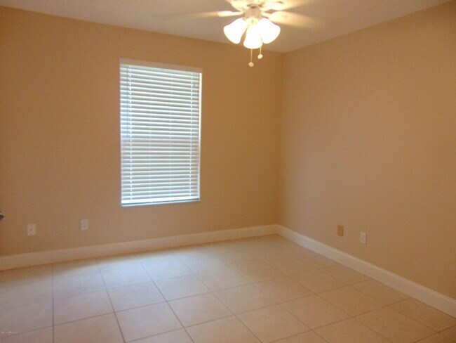 Building Photo - "NEW YEAR'S SPECIAL $500 OFF FIRST FULL MO...