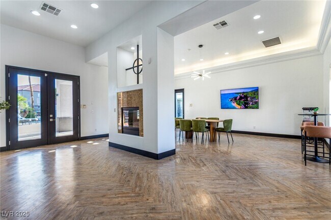 Building Photo - 7413 W Russell Rd