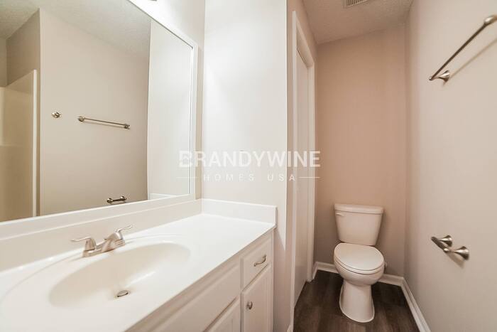 Building Photo - 914 SW Foxtail Dr