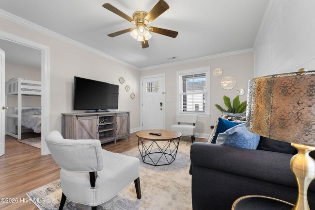 Building Photo - 720 Queen St