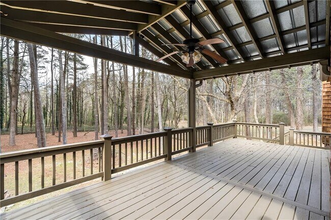 Building Photo - 2468 Ridgeway Dr