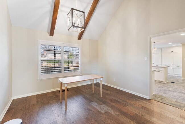 Building Photo - 7 Oak Tree Cir