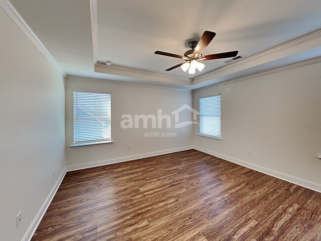 Building Photo - 320 Bourne St