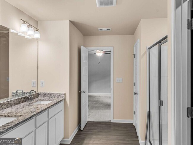 Building Photo - 2054 Maplewood Way