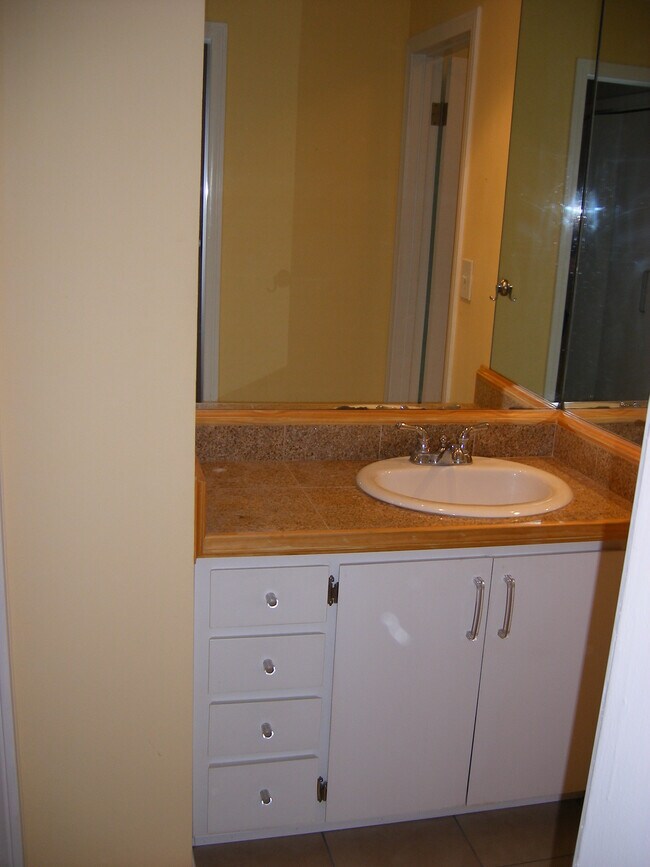 Building Photo - 3640 Cardiff Ave