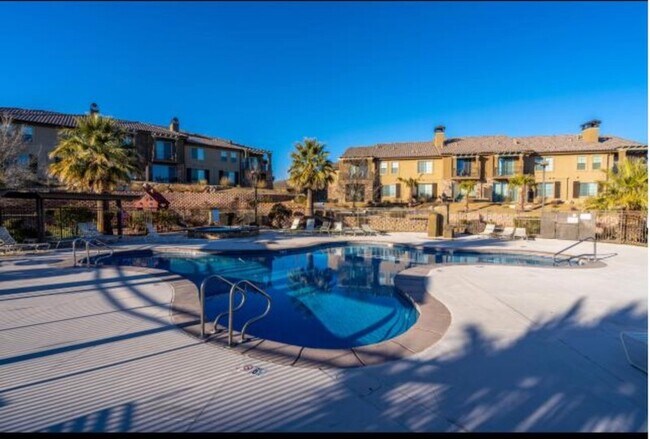 Building Photo - 810 S Dixie Dr