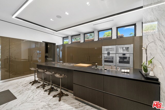 Building Photo - 809 N Rexford Dr