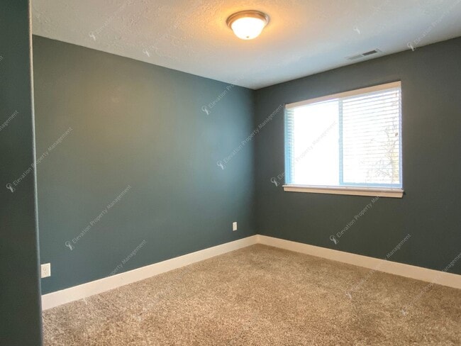 Building Photo - SW Bend Home Close to Old Mill & Deschutes River Trail