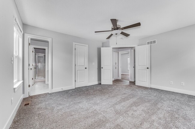 Building Photo - AVAILABLE SOON: Move-In Ready 4-Bedroom Beauty with Modern Finishes & Spacious Yard!