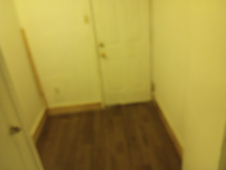 Building Photo - 31xx W Euclid Ave