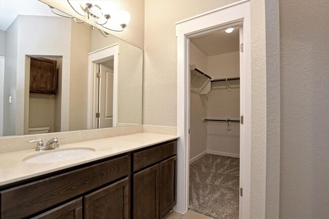 Building Photo - 201 Pearland St