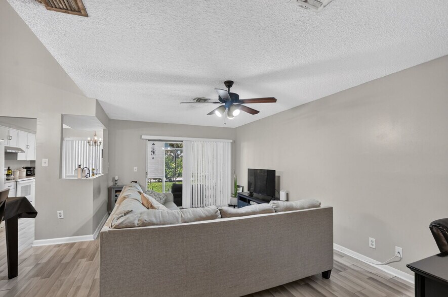 Building Photo - 5314 Sapphire Vly