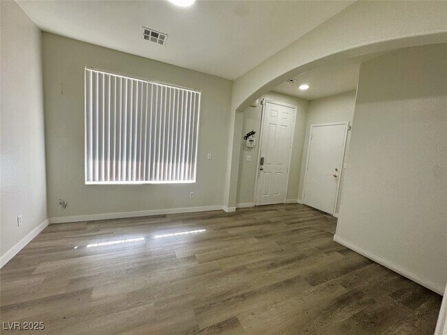 Building Photo - 2401 Living Rock Ave