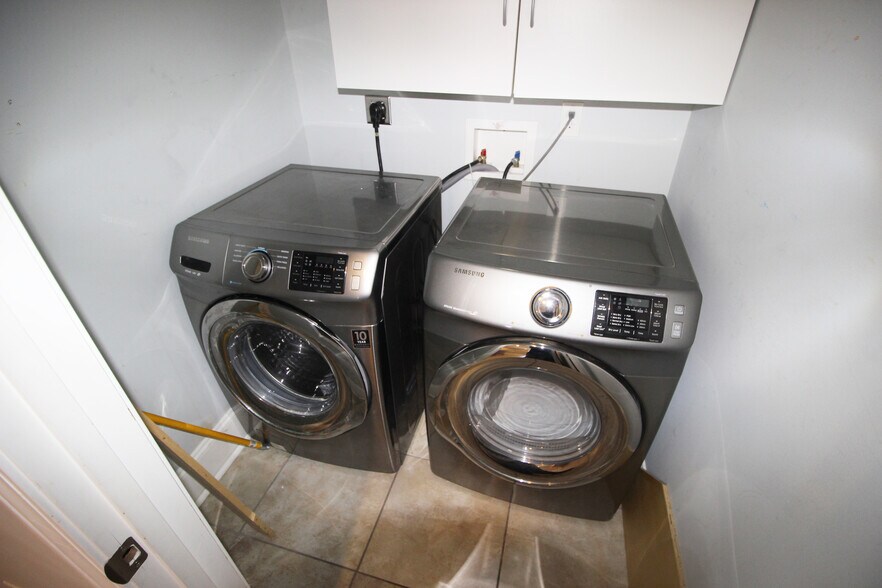 Building Photo - 3033 Toledano St