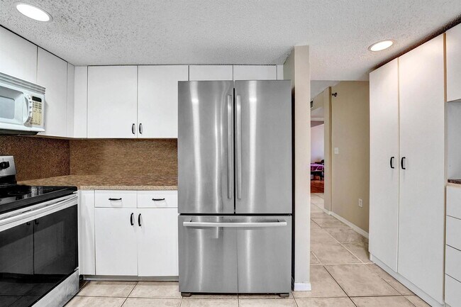 Building Photo - 9470 Tangerine Pl