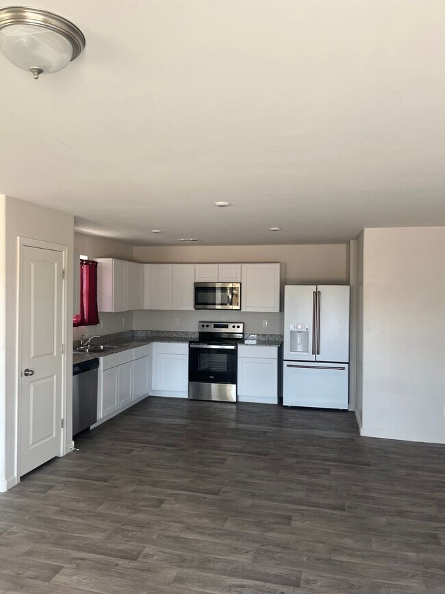 Building Photo - Beautiful Home In Benson, Perfectly Locate...