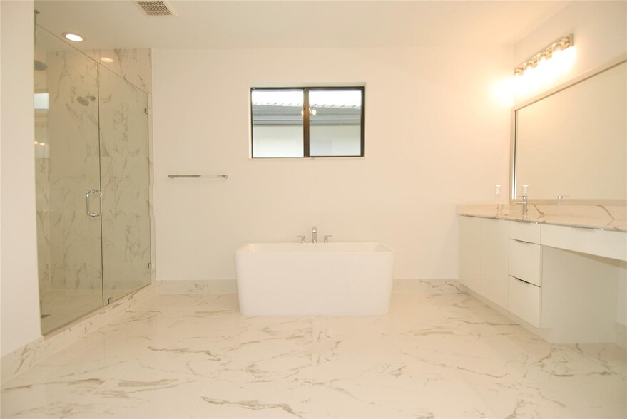 Building Photo - 1435 SW 23rd St