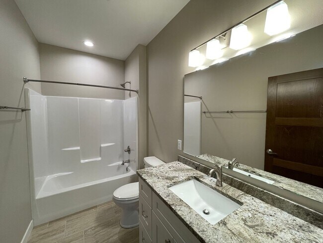 Building Photo - Available Now! 3 Bed 2 Bath Beautiful New Construction Townhome in Hermantown