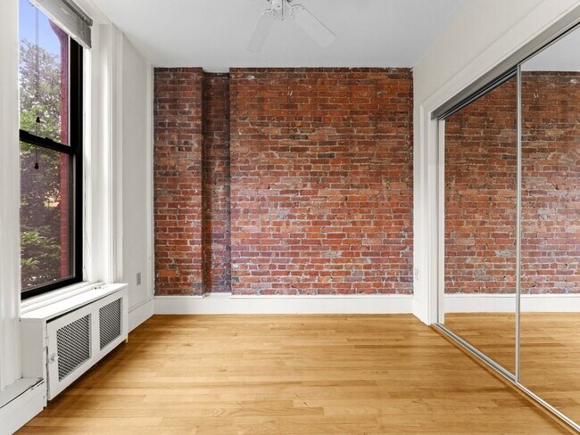 Building Photo - 473 Beacon St