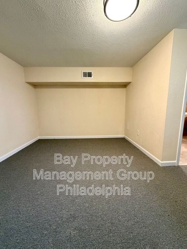 Building Photo - 1668 E Walnut Ln