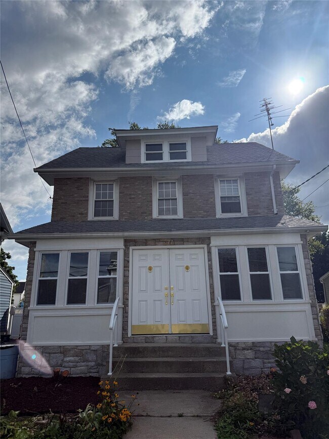Primary Photo - 77 Woods Ave