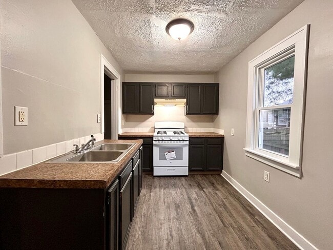 Building Photo - Three Bedroom Single Family Home - Southeast Grand Rapids