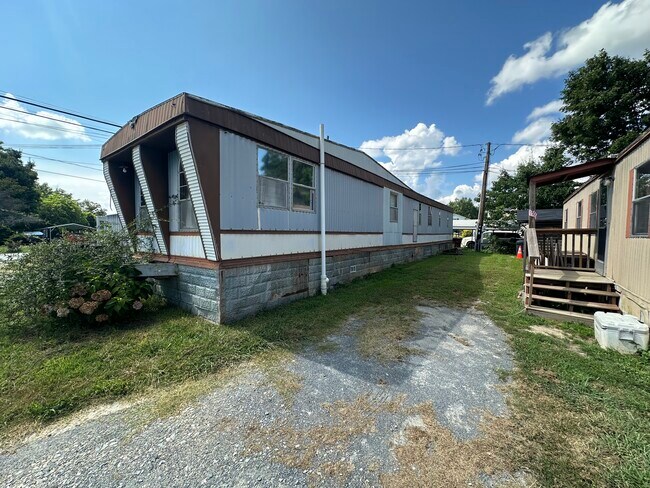 Building Photo - 5416 Meadowbrook Dr