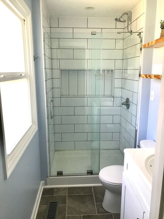 Building Photo - Beautiful home located in Sycamore Knolls!