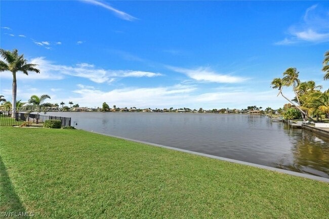 Building Photo - 407 SW 37th St